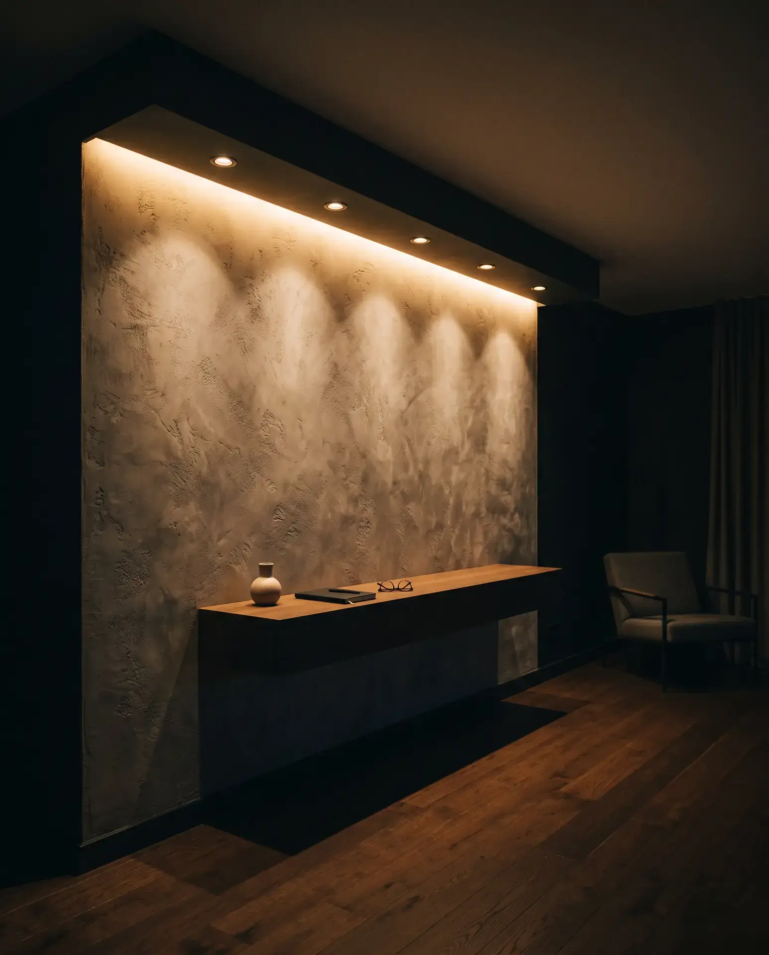Salón de una reforma integral con iluminación LED en una vivienda de Busot