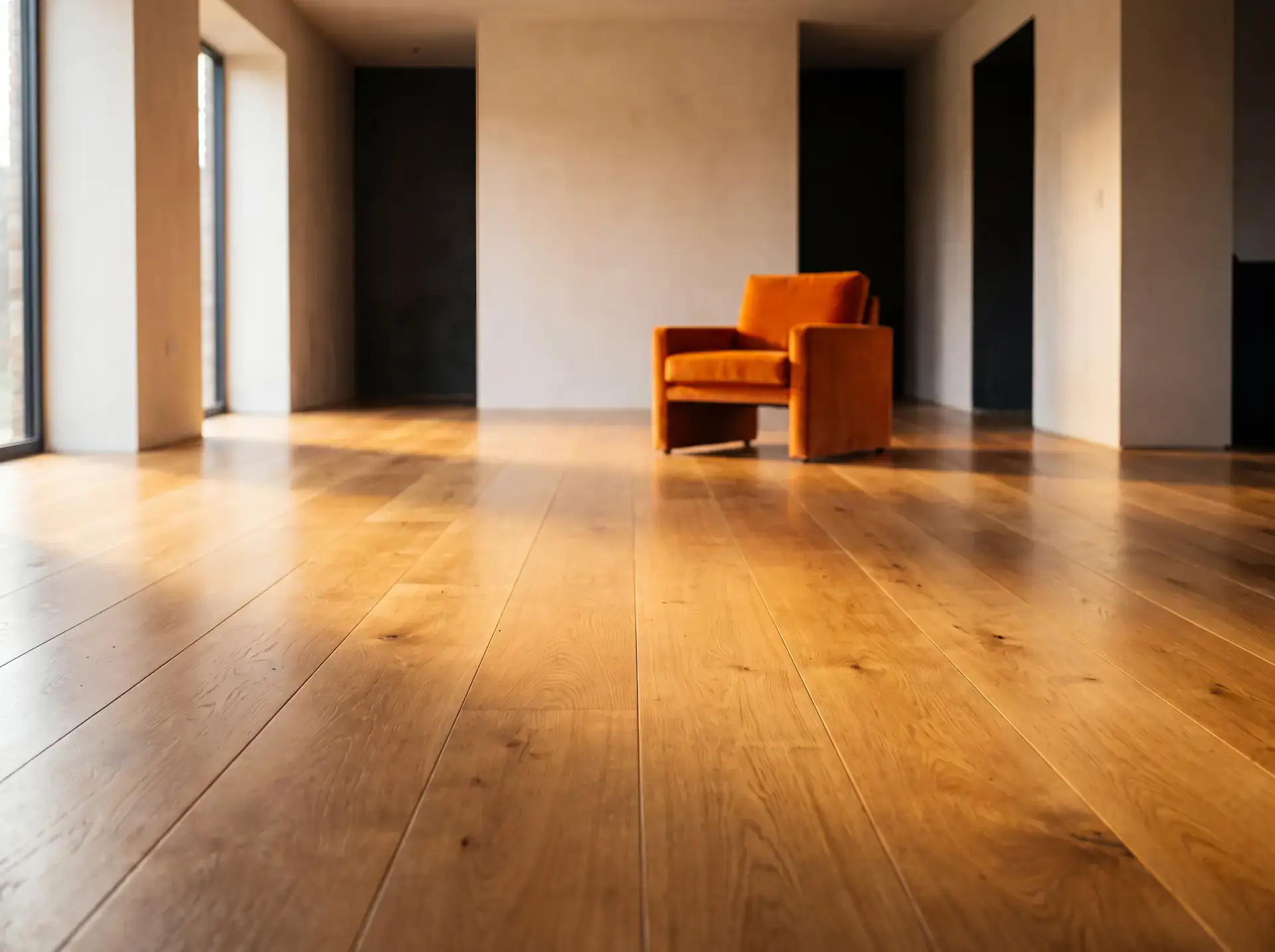 Salón de una reforma integral con parquet en un piso de San Vicente del Raspeig